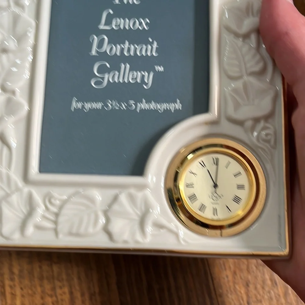 Lenox Portrait‎ Gallery Porcelain Photo Frame w/ Clock 3.5x5 inches